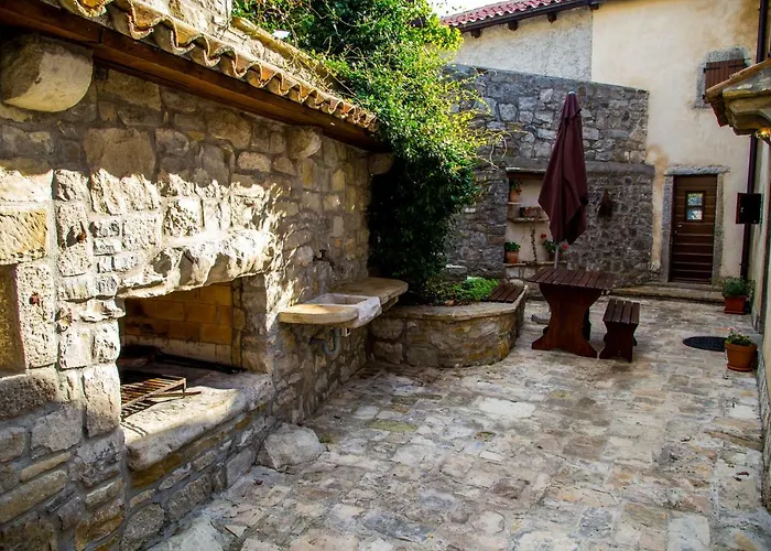 Holiday Homes Poli Svetega Antona